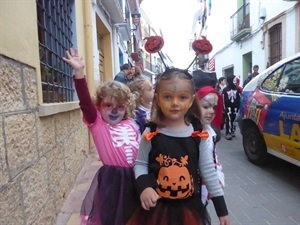 Pasacalles por las calles de La Nucía hasta el Salón Social El Cirer