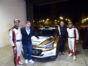 Iván Ares y José Pintor junto a Manuel Aviñó, pte RFEDA y Bernabé Cano, alcalde de La Nucía