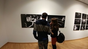 La exposición fotográfica "Fila 7" se puede visitar de form gratuita en la Sala Llevant de l'Auditori