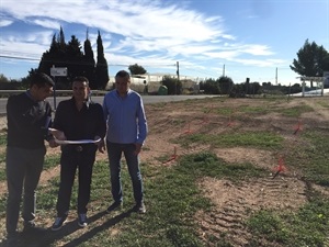 La parada de autobús se reubicará, retranqueada con respecto a la entrada de la urbanización