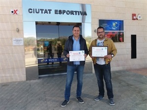 Cristian Silvestre por Instituto Mediterráneo de Cardioprotección y  Sergio Villalba, concejal de Deportes.