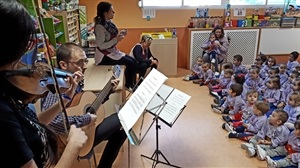 El "Taller de música al Bressol" comenzó el pasado martes por segundo curso escolar consecutivo