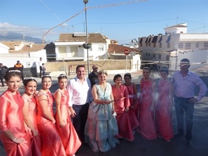 La reina Àngela Company y su corte de honor a punto de encender la mascletà fin de fiesta de Sant Rafel