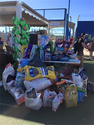 Al final del torneo se recogieron 500 kg. de comida para el Refugio de Animales