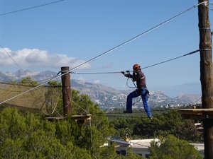 Las nuevas tirolinas tienen unas espectaculares vistas a la bahía de Altea