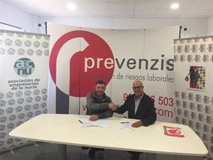 Juan Andrés Montiel, presidente de AECNU y Juan Antonio Barrio de PREVENZIS.