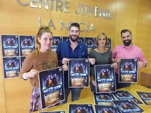 Los magos Malastruc y David en la presentación de la gala junto a Mª Jesús Jumilla, concejala de Juventud y Gemma Márquez, concejala de Igualdad