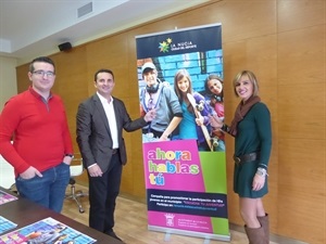 Presentación de la campaña de Juventud "Ahora hablas tú" con M ª Jesús Jumilla, concejala de Juventud, Pepe Cano, concejal de Participación Ciudadana y Bernabé Cano, alcalde de La Nucía