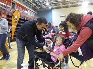 Bernabé Cano, alcalde de La Nucía, en la entrega de medallas dela Jornada