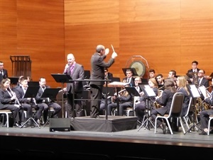 Intervino en el concierto como voz solista Vicent Pérez Zaragoza para cantar los poemas de Miguel Hernández