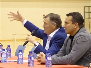 Durante su exposición Camacho insistió en la importancia de la formación en el fútbol base