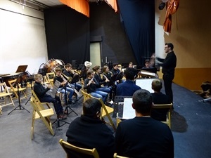 El concierto fue la última actividad de la Jornada de Convivencia de Bandes Joves en Relleu