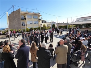 En el acto participaron por parte del Instituto Juan Gil Albert Juana María Balsalobre y Joaquín Santo y por parte municipal el alcalde Bernabé Cano y los concejales Pedro Lloret, Mª Jesús Jumilla, Bart Gommans, Eva Naranjo, Pepe Cano y Gemma Márquez