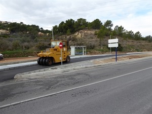 Esta actuación se ha realizado tras sendas reuniones con los vecinos de la Urb. El Tossal y con el Consejo Escolar Municipal,