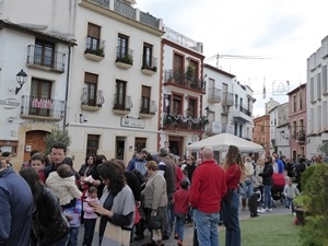 Centenares de niños entregaron entusiasmados sus misivas con la esperanza de recibir sus regalos el próximo día 6 de enero