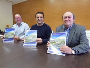 Los presupuestos 2018 de La Nucía se han presentado esta mañana con la presencia de Bernabé Cano, alcalde de La Nucía, Pedro Lloret, primer teniente alcalde y Manuel Alcalá, concejal de Hacienda