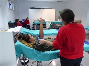 Los requisitos para donar sangre es ser mayor de 18 años y pesar más de 50 kilos