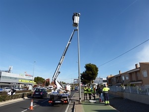 El cambio de luminarias a tecnología LED supondrá un ahorro del 75% en consumo energétivo por cada punto de luz