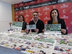 Presentación de la IX Marcha contra el Cáncer con Lina Cano, pta. AECC La Nucía, Esperanza Soria, vicepta. AECC La Nucía y Bernabé Cano, alcalde de La Nucía