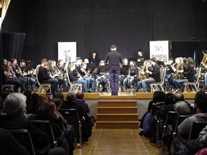 El Teatre Local El Sindicat se llenó de público y música el pasado sábado