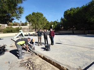 Bernabé Cano, alcalde de La Nucía, visitando las obras en Barranc Fondo junto a los ediles Miguel A. Ivorra y Pepe Cano