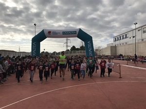 Salida de la Carrera del Día de la Paz en el Colegio Muixara