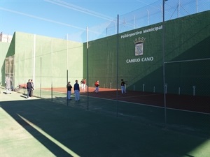 El frontón de la Ciutat Esportiva Camilo Cano tuvo una gran actividad durante esta jornada