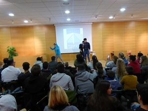 La Sala de exposiciones del Centre Juvenil se llenó para esta presentación