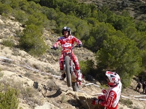 Toni Bou en una de las exigentes zonas de la Serreta