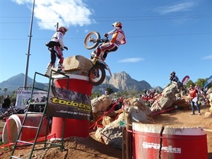 Toni Bou en una zona tipo indoor en la Ciutat Esportiva Camilo Cano