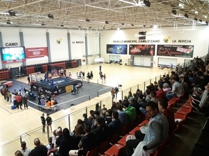 Para este Autonómico de Muaythai se montó un ring en la pista central del Pabellón