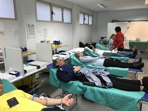 Los requisitos para donar sangre es ser mayor de 18 años y pesar más de 50 kilos