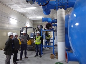 Miguel A. Ivorra, concejal de Urbanismo y Pedro Lloret, primer teniente alcalde, visitando las obras de la Planta Potabilizadora