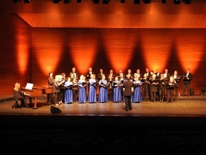 Las dos corales juntas al final del concierto