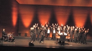 La Coral de La Nucía en una de las piezas del concierto de ayer en l'Auditori