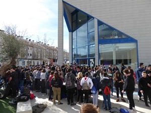 Los alumnos del IES La Nucía han tomado hoy el Centre Juvenil