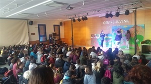 Cuentos y Rondallas esta mañana en el Centre Juvenil