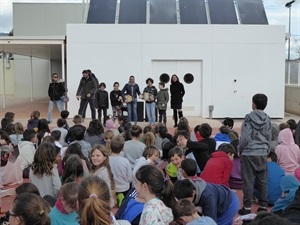 La actividad se ha realizado en el patio del Colegio Muixara