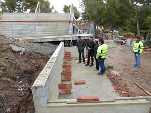 Zona de pilas y fregaderos exteriores del Albergue