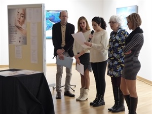 La joven nuciera, María Del Álamo, fue la encargada de la lectura de los poemas premiados