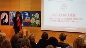 La coach profesional trató de concienciar y hacer reflexionar a las mujeres con esta charla