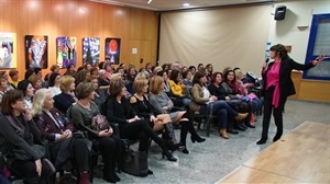 Mujeres de todas las edades asistieron a esta charla organizada por la concejalía de Igualdad