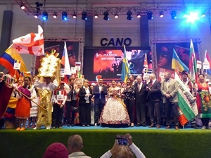 Inauguración del V Día Internacional de La Nucía con la presencia de representante de los 35 países, consules y autoridades