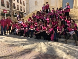 Antes de la comida de hermandad se realizaron una foto en la escalinata de la plaça Major