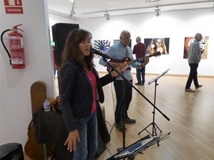 El acto de inauguración de la exposición acabó con una actuación musical