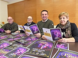 Presentación de la programación de Semana Santa con Juan Manuel Cortés, párroco, Vicent Devesa, coord. Grup Socut, Gerónima Devesa, Calvari y Bernabé Cano, alcalde de La Nucía