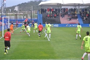 Gol de Frangi de cabeza, que supuso el segundo tanto del C.F. La Nucía