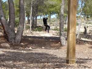 El Forestal park de La Nucía cuenta con varias tirolinas