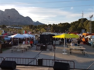 Este “La Nucía Food Trucks Festival”  está ubicado en el parking de entrada de la Ciutat Esportiva Camilo Cano