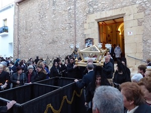 Salida del paso del "Santo Entierro" de la Iglesia Parroquial